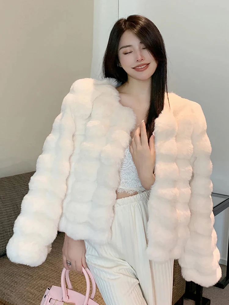 Warm & Stylish Plus-Size Winter Coat for Women | Beige Imitation Rabbit Fur Jacket